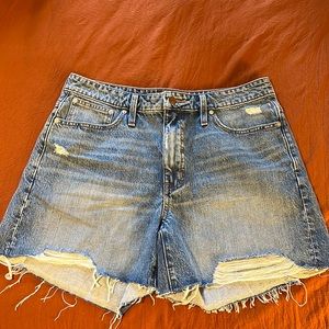 Curvy Relaxed Mid-Length Denim Shorts in Brockport Wash: Ripped Edition